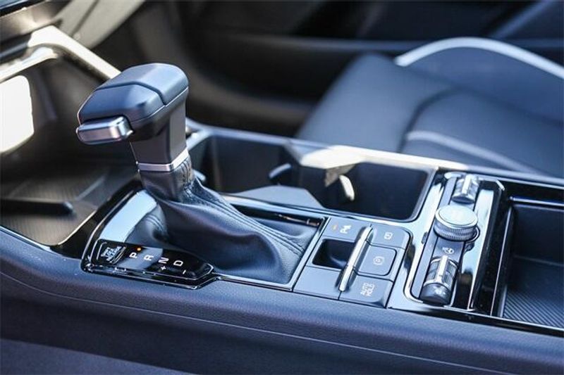 2025 Kia K5 GT-LineImage 10