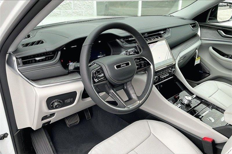 2023 Jeep Grand Cherokee L Overland 4x4Image 6