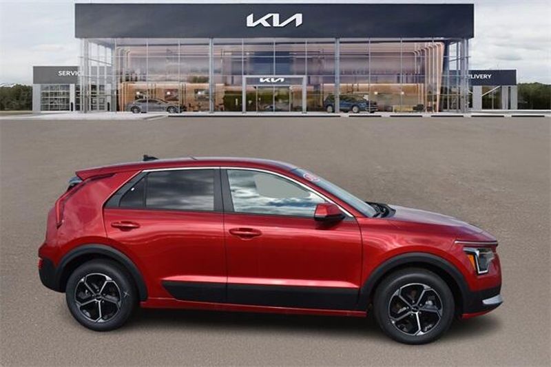 New 2025 Kia Niro LXImage 2