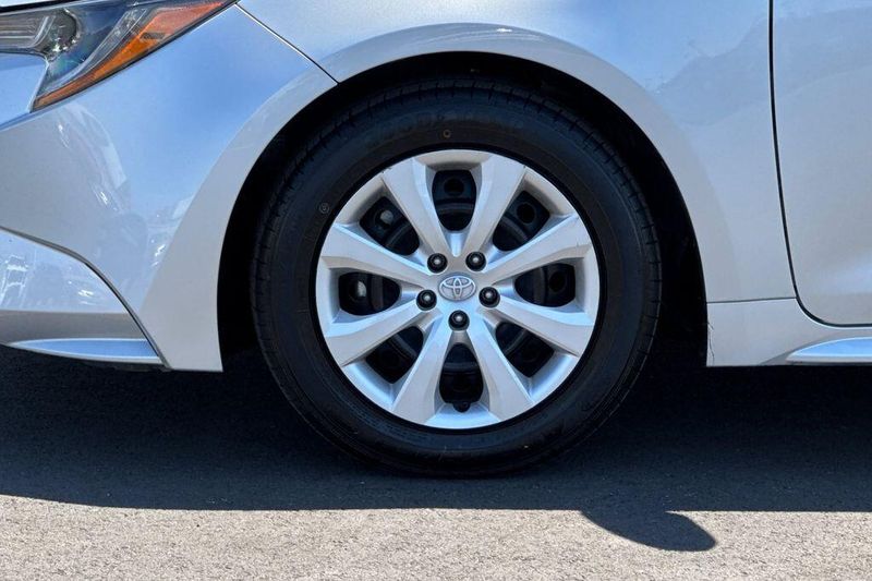 Used 2025 Toyota Corolla LEImage 22