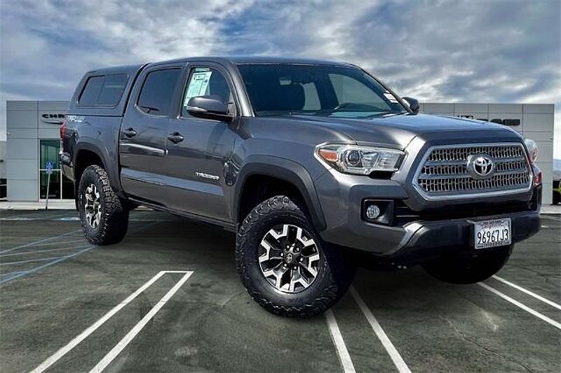 2017 Toyota Tacoma TRD Off-RoadImage 12