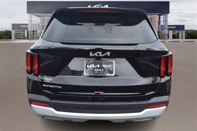 New 2025 Kia Sorento LXImage 4