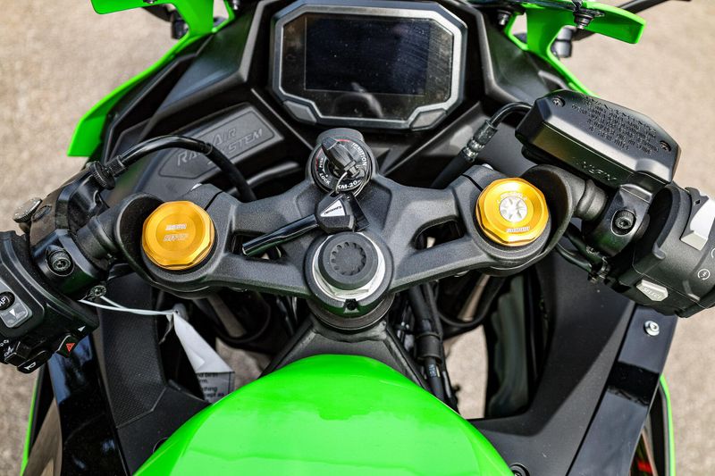 2025 Kawasaki NINJA ZX4RR ABS KRT EDITION ABS LIME GREEN AND EBONY AND PEARL BLIZZARD WHITE Image 15