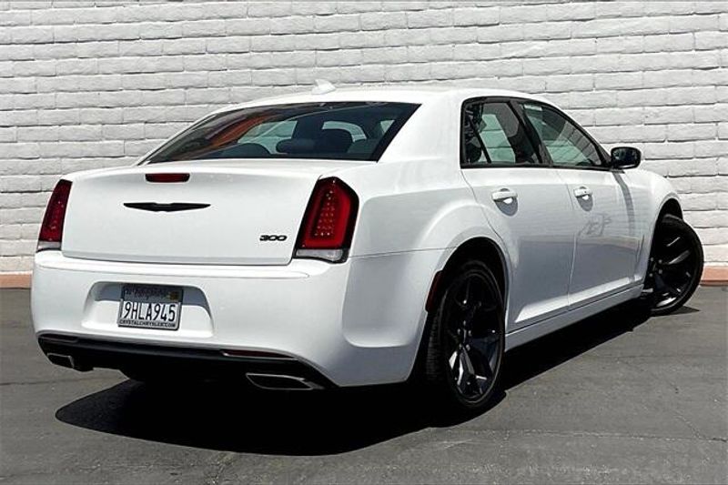 2023 Chrysler 300 TouringImage 13