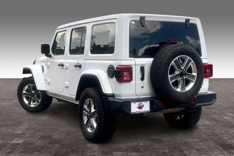 2019 Jeep Wrangler Unlimited Sahara photo 11