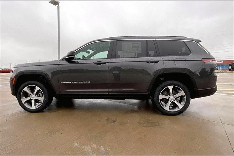 2024 Jeep Grand Cherokee L Limited 4x4Image 14