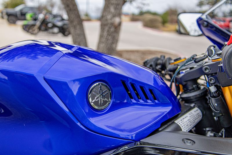 NEW 2026 YAMAHA YZFR3 ABS Image 15