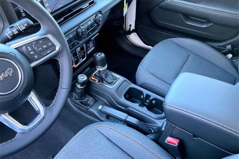 New 2025 Jeep Wrangler 4-door SaharaImage 7