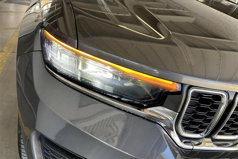 Used 2023 Jeep Grand Cherokee LaredoImage 27