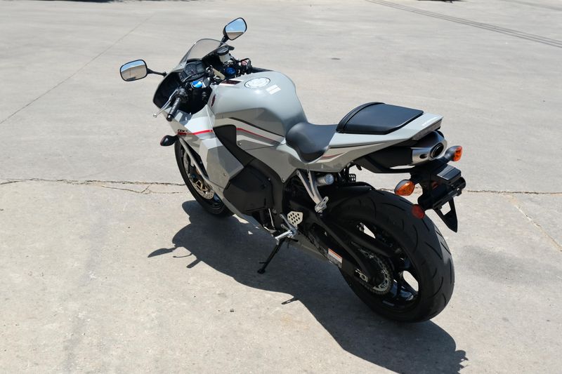 2025 Honda CBR600RR ABS DEEP PEARL GRAY Image 6