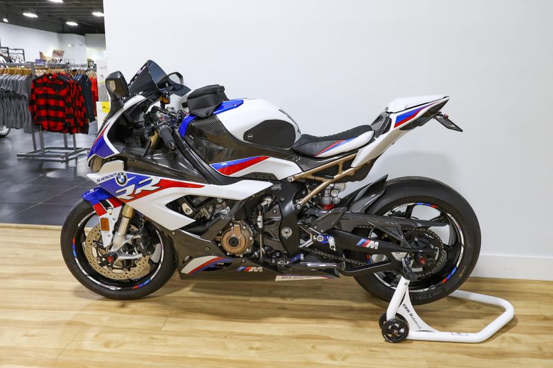 2025 BMW F 900 R Image 33