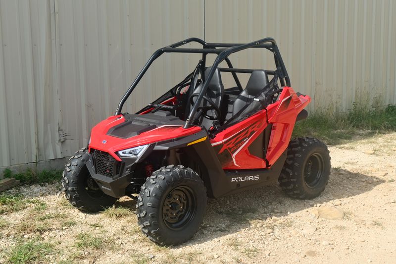 2025 Polaris RZR 200 EFI INDY RED Image 7