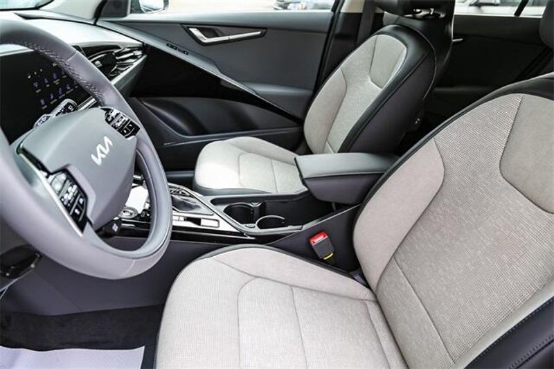 2025 Kia Niro SXImage 8