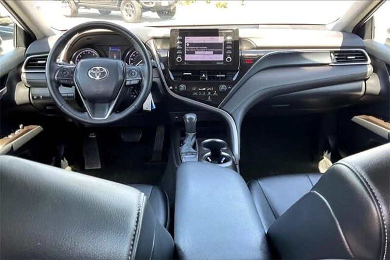 Used 2022 Toyota Camry SEImage 15