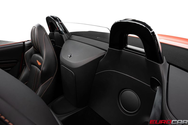 2022 Aston Martin Vantage Roadster *SPECIAL FACTORY PAINT * IMMACULATE CONDITION*Image 39