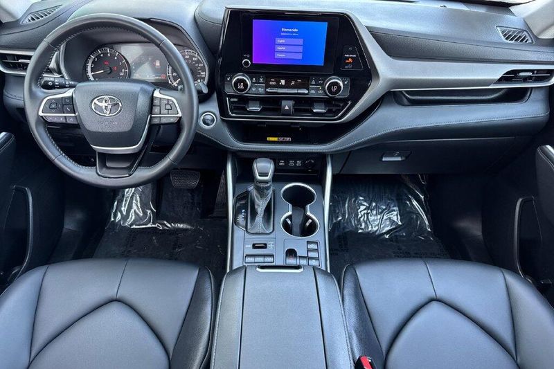 Used 2026 Toyota Highlander XLEImage 12