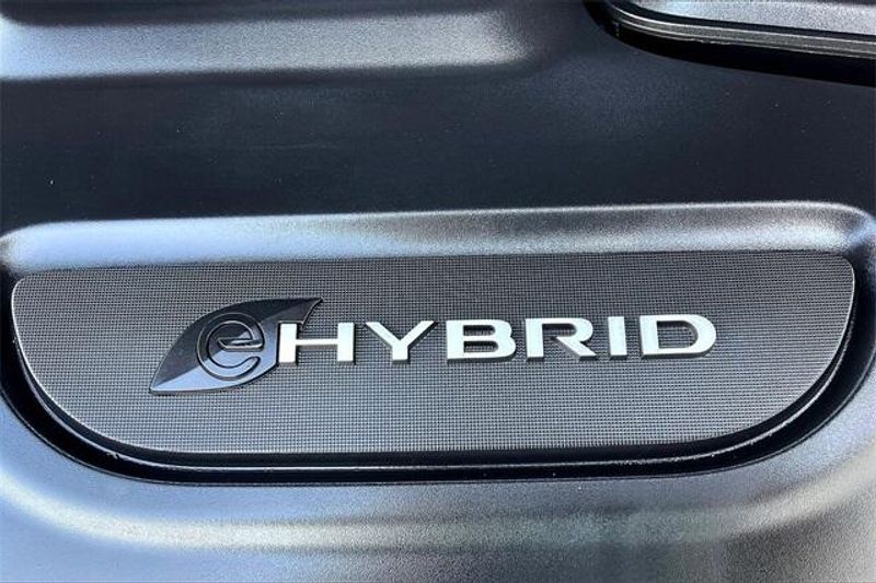 2023 Chrysler Pacifica Hybrid LimitedImage 32