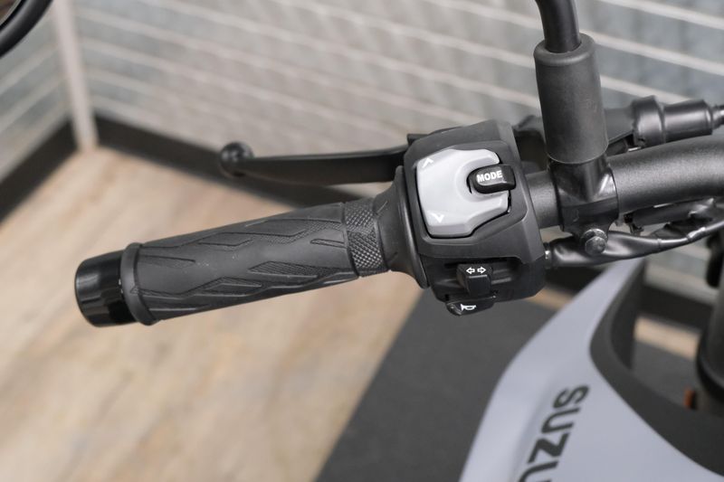 USED 2024 SUZUKI GSX8S Image 20