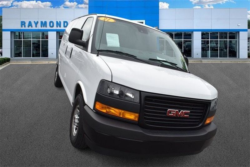 2021 GMC Savana 2500 Work VanImage 9