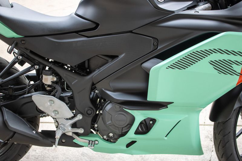 NEW 2026 YAMAHA YZFR3 ABS Image 16
