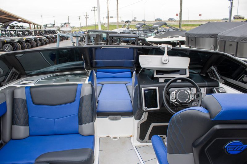 USED 2022 MALIBU M240 Image 31