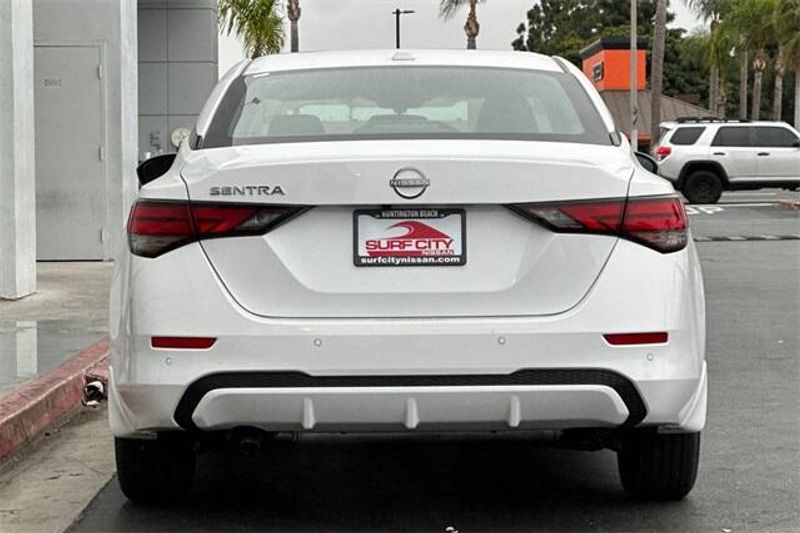 New 2025 Nissan Sentra SVImage 4