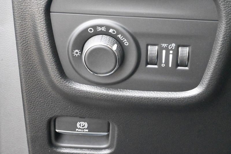 2025 Jeep Grand Cherokee Altitude XImage 19