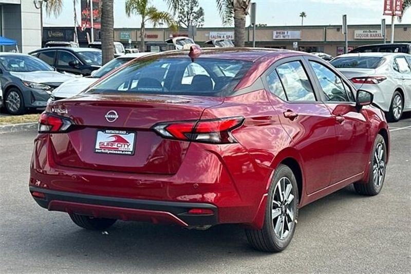 New 2025 Nissan Versa 1.6 SVImage 3