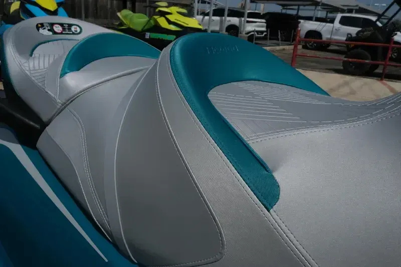 2025 SEADOO GTX 300 WITH SOUND SYSTEM IDF BLUE ABYSS AND GULFSTREAM BLUE Image 7