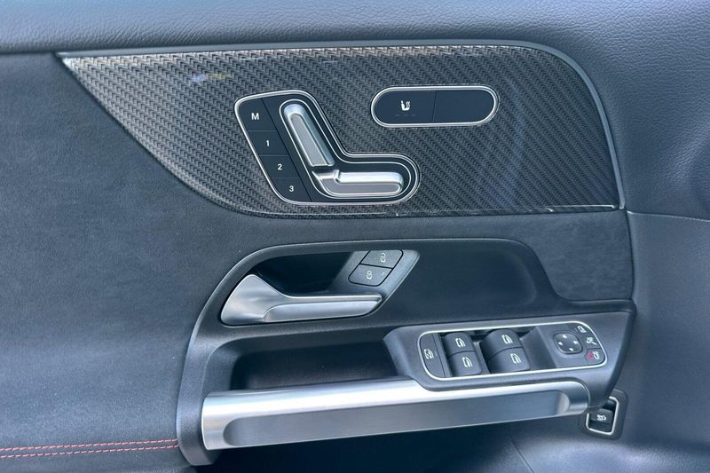 Used 2024 Mercedes-Benz GLB 250Image 11