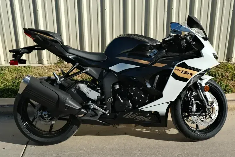 NEW 2026 KAWASAKI NINJA ZX6R Image 2