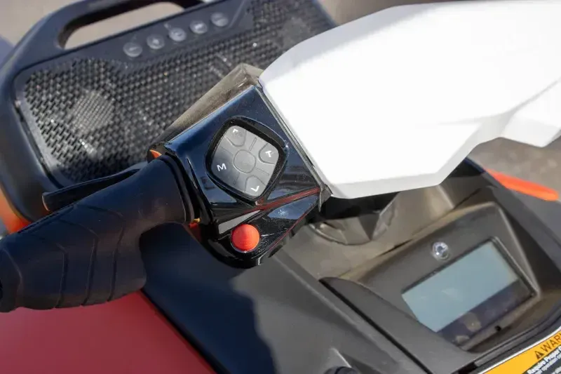NEW 2026 SEADOO SPARK FOR 3 90HP CONVENIENCE PACKAGE WITH SOUND SYSTEM Image 6