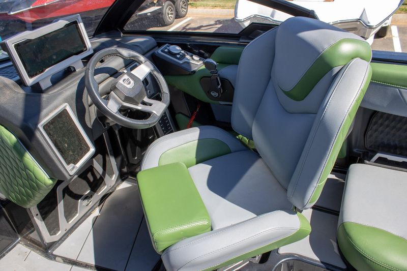 2023 MALIBU M220Image 32