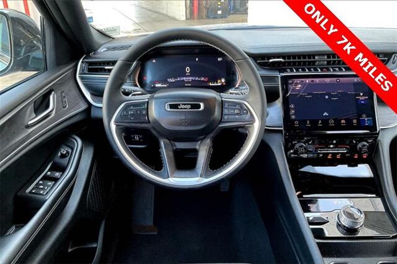 Used 2025 Jeep Grand Cherokee LimitedImage 4