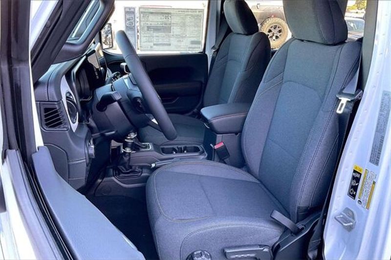 New 2025 Jeep Wrangler 4-door SaharaImage 8