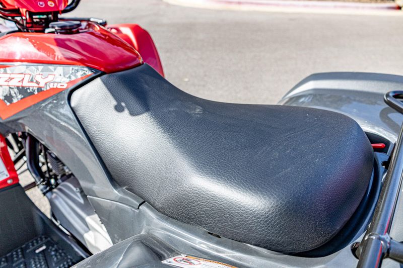 2025 Yamaha GRIZZLY 110 GREY METALLIC AND RED Image 14