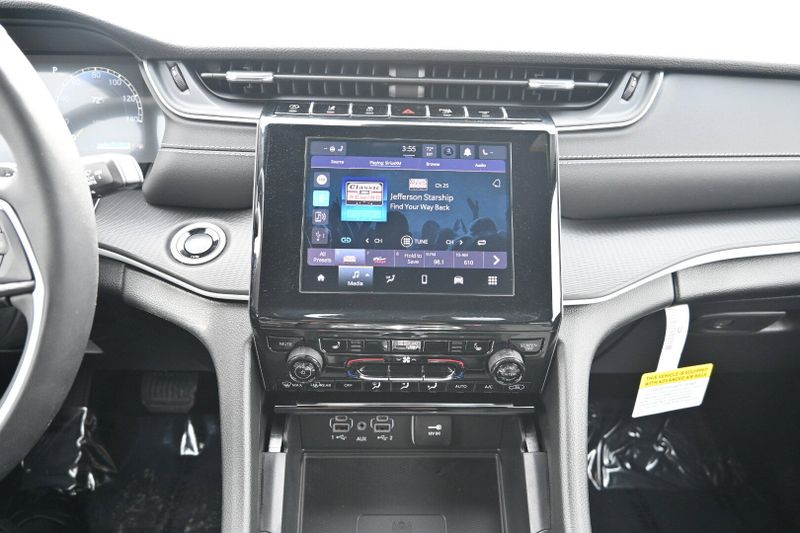 2025 Jeep Grand Cherokee Altitude XImage 26