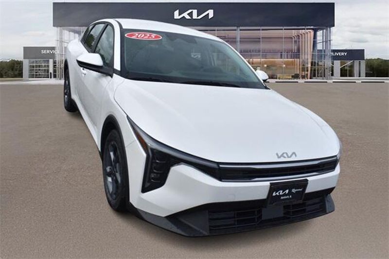 2025 Kia K4 LXSImage 9