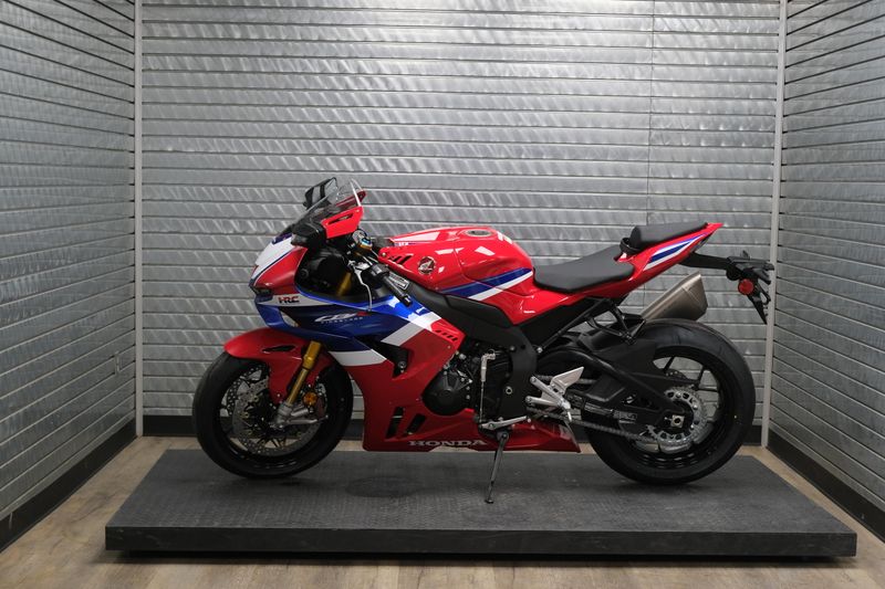 NEW 2026 HONDA CBR1000RRR FIREBLADE SP Image 6