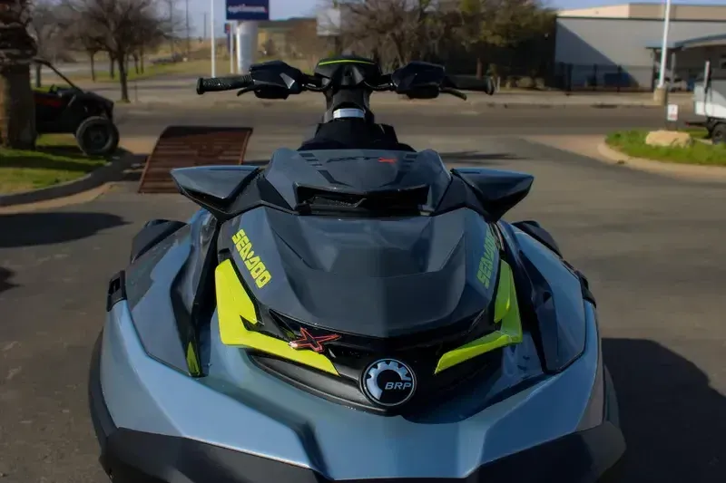 2025 SEADOO RXTX 325 WITH SOUND SYSTEM ICE METAL AND MANTA GREEN Image 13