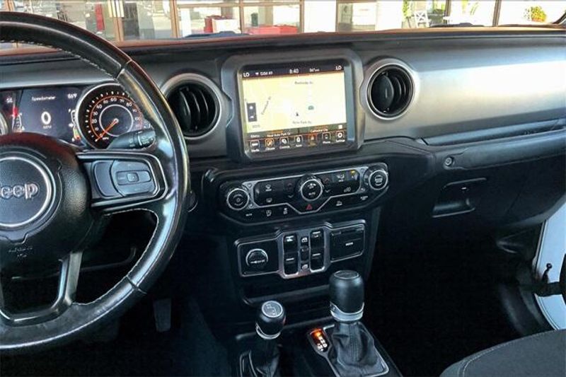 2021 Jeep Gladiator Image 5