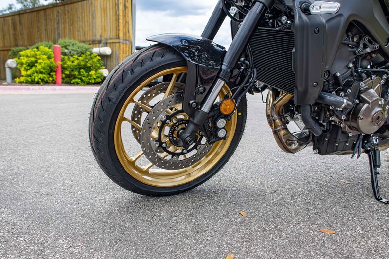 New 2025 Yamaha XSR900  RAVEN Image 3