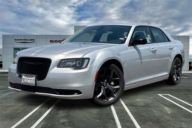 Used 2023 Chrysler 300 TouringImage 1