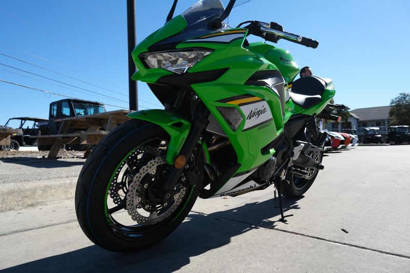 2025 Kawasaki NINJA 650 KRT EDITION ABS LIME GREEN AND EBONY AND PEARL BLIZZARD WHITEImage 27