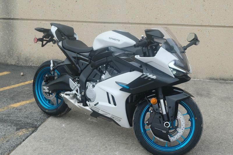 2025 CFMOTO 675 SS NEBULA WHITE Image 1