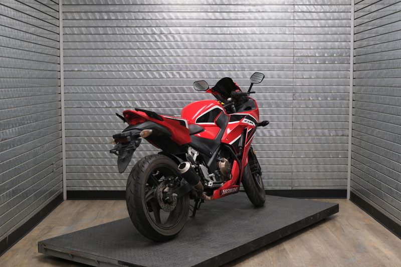 USED 2017 HONDA CBR300R Image 3