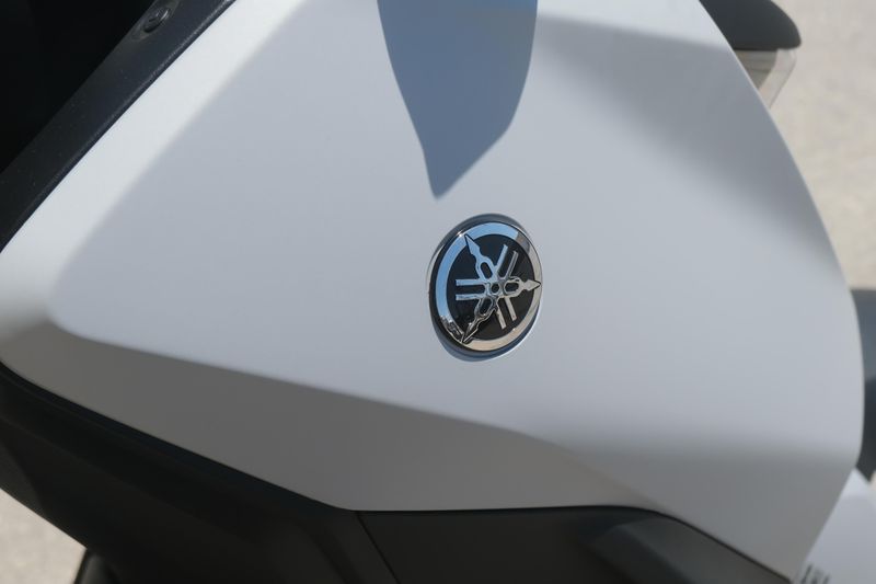 2024 Yamaha XMAX GRAY Image 19