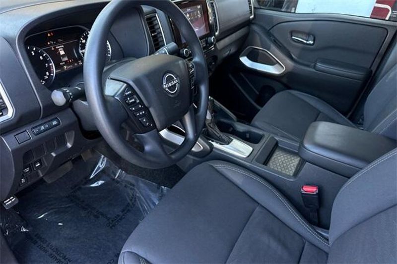 Used 2023 Nissan Frontier SVImage 8
