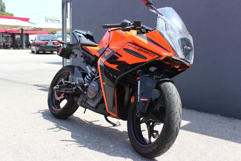 2022 KTM RC 390 Image 4