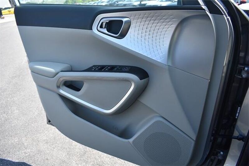 New 2025 Kia Soul LXImage 27